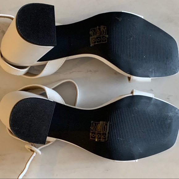 Block heeled sandals in white - Picture 4 of 5